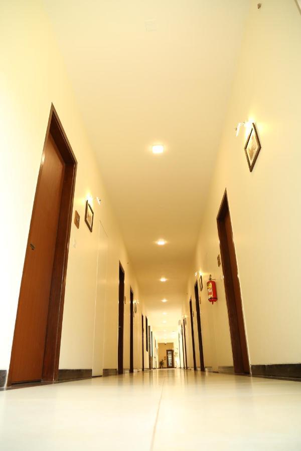 Hotel Vits Lonavla Zewnętrze zdjęcie