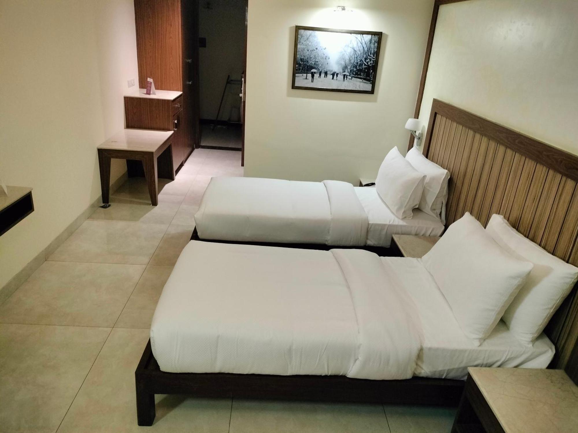 Hotel Vits Lonavla Zewnętrze zdjęcie